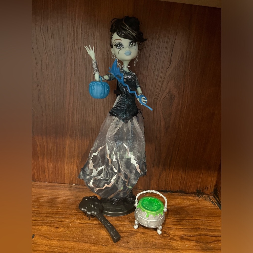 Monster high ghouls rule Frankie